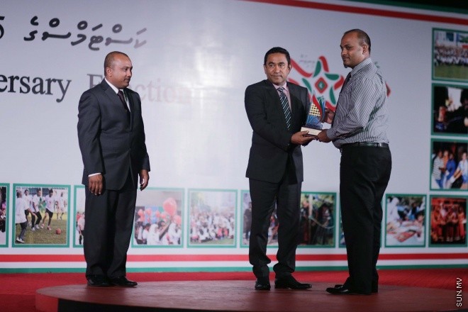 އޯގަސްޓް 28، 2015: ކަސްޓަމްސްގެ 125ވަނަ އަހަރީ ދުވަހުގެ މުނާސަބަތުގައި ދަރުބާރުގޭގައި ބޭއްވި ރަސްމީ ޖަލްސާގެ ތެރެއިން -- ސަން ފޮޓޯ/ފަޔާޒު މޫސާ