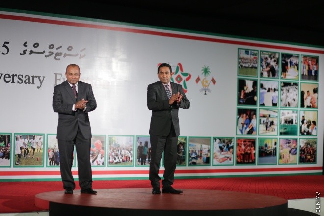 އޯގަސްޓް 28، 2015: ކަސްޓަމްސްގެ 125ވަނަ އަހަރީ ދުވަހުގެ މުނާސަބަތުގައި ދަރުބާރުގޭގައި ބޭއްވި ރަސްމީ ޖަލްސާގެ ތެރެއިން -- ސަން ފޮޓޯ/ފަޔާޒު މޫސާ