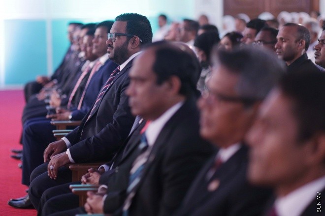 އޯގަސްޓް 28، 2015: ކަސްޓަމްސްގެ 125ވަނަ އަހަރީ ދުވަހުގެ މުނާސަބަތުގައި ދަރުބާރުގޭގައި ބޭއްވި ރަސްމީ ޖަލްސާގެ ތެރެއިން -- ސަން ފޮޓޯ/ފަޔާޒު މޫސާ
