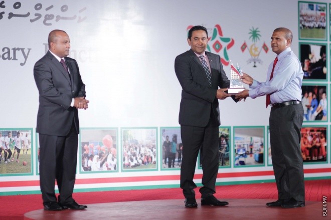 އޯގަސްޓް 28، 2015: ކަސްޓަމްސްގެ 125ވަނަ އަހަރީ ދުވަހުގެ މުނާސަބަތުގައި ދަރުބާރުގޭގައި ބޭއްވި ރަސްމީ ޖަލްސާގެ ތެރެއިން -- ސަން ފޮޓޯ/ފަޔާޒު މޫސާ