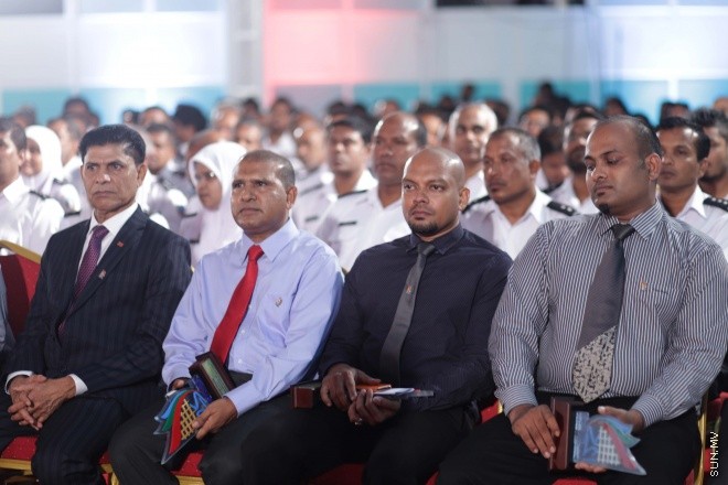 އޯގަސްޓް 28، 2015: ކަސްޓަމްސްގެ 125ވަނަ އަހަރީ ދުވަހުގެ މުނާސަބަތުގައި ދަރުބާރުގޭގައި ބޭއްވި ރަސްމީ ޖަލްސާގެ ތެރެއިން -- ސަން ފޮޓޯ/ފަޔާޒު މޫސާ