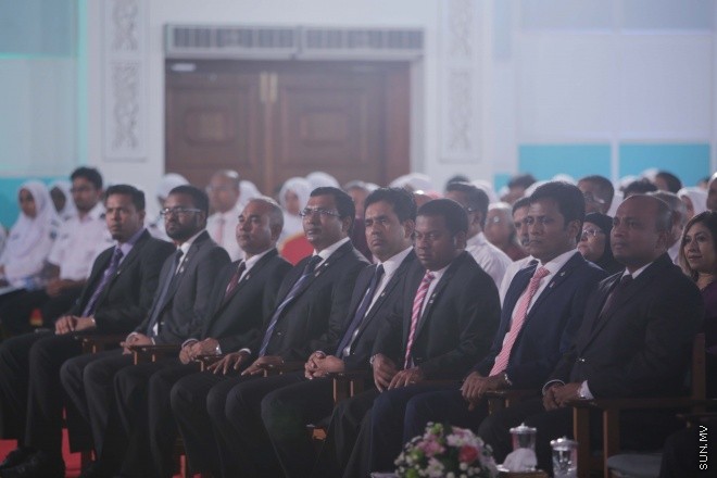 އޯގަސްޓް 28، 2015: ކަސްޓަމްސްގެ 125ވަނަ އަހަރީ ދުވަހުގެ މުނާސަބަތުގައި ދަރުބާރުގޭގައި ބޭއްވި ރަސްމީ ޖަލްސާގެ ތެރެއިން -- ސަން ފޮޓޯ/ފަޔާޒު މޫސާ