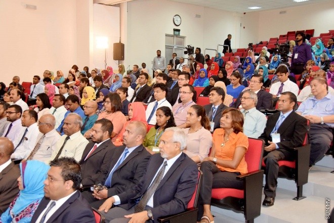ސެޕްޓެމްބަރ 1، 2015: 3 ވަނަ ބައިނަލްއަގުވާމީ ޓީޗަރުންގެ ކޮންފަރެންސް ހުޅުވުމުގެ ރަސްމިއްޔާތުގެ ތެރެއިން -- ސަންފޮޓޯ/ އަލީ ނަސީރު