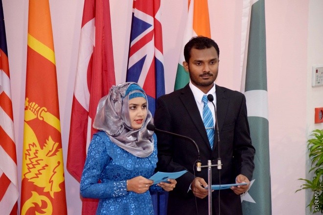 ސެޕްޓެމްބަރ 1، 2015: 3 ވަނަ ބައިނަލްއަގުވާމީ ޓީޗަރުންގެ ކޮންފަރެންސް ހުޅުވުމުގެ ރަސްމިއްޔާތުގެ ތެރެއިން -- ސަންފޮޓޯ/ އަލީ ނަސީރު