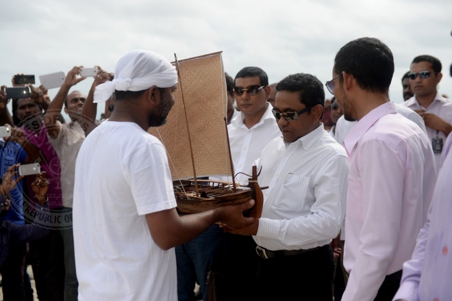 ސެޕްޓެމްބަރ 1، 2015: މާޅޮސްމަޑުލުއުތުރުބުރީ އިންނަމާދޫ އާ އިންޖީނުގެ ރައީސުލްޖުމްހޫރިއްޔާ ހުޅުއްވައިދެއްވުން --- ފޮޓޯ/ރައީސް އޮފީސް