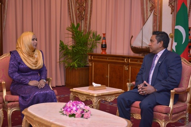 ސެޕްޓެމްބަރ 13، 2015: ހިއުމަންރައިޓްސް ކޮމިޝަން އޮފް ދަ މޯލްޑިވްސްގެ މެމްބަރު ކަމަށް ސ. ހިތަދޫ، ޝުމައިސް، ނައިވީން އަބްދުﷲ އައްޔަން ކުރެއްވުން -- ސަން ފޮޓޯ/ފަޔާޒު މޫސާ