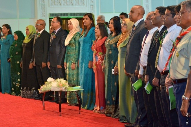 ސެޕްޓެންބަރު 14، 2015: އަމީނިއްޔާ ސުކޫލުގެ އަހަރީ އިނާމު ދިނުމަށް މިރޭ ދަރުބާރުގޭ ރަންނަބަނޑޭރި މާލަމުގައި ބޭއްވި ރަސްމިއްޔާތުގެ ތެރެއިން: ސަން ފޮޓޯ/ ޔުސުފް ސޮފްވާން (ސޮއްޕެ)