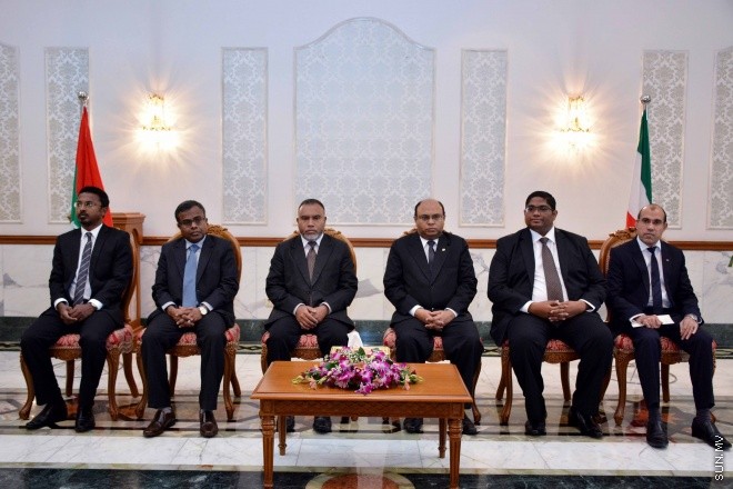 ސެޕްޓެމްބަރ 30، 2015: ހަތާވީސް ބޭފުޅަކަށް ގާނޫނީ ވަކީލު ކަމުގެ ހުއްދަ ދިނުމަށް ސުޕްރީމް ކޯޓުގައި ބޭއްވި ރަސްމިއްޔާތުގެ ތެރެއިން: ސަން ފޮޓޯ: ފަޔާޒު މޫސާ