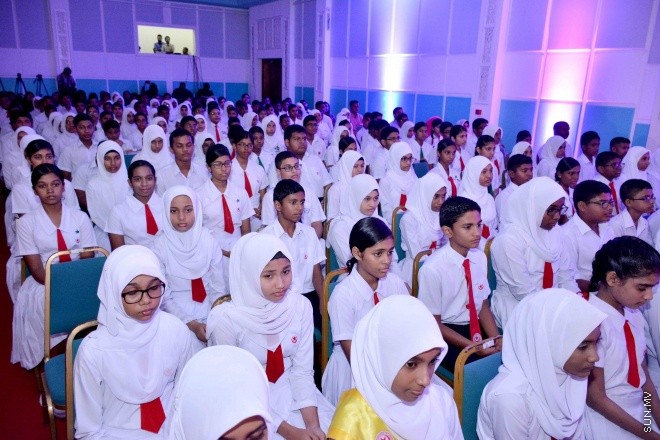 ސެޕްޓެމްބަރ 30، 2015: އިސްކަންދަރު ސްކޫލުގެ، 2014 ވަނަ އަހަރުގެ އަހަރީ އިނާމު ދިނުމުގެ ޖަލްސާގެ ތެރެއިން -- ސަންފޮޓޯ/ އަލީ ނަސީރު