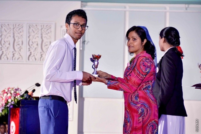 ސެޕްޓެމްބަރ 30، 2015: އިސްކަންދަރު ސްކޫލުގެ، 2014 ވަނަ އަހަރުގެ އަހަރީ އިނާމު ދިނުމުގެ ޖަލްސާގެ ތެރެއިން -- ސަންފޮޓޯ/ އަލީ ނަސީރު