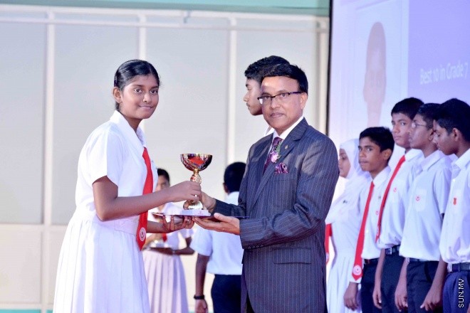 ސެޕްޓެމްބަރ 30، 2015: އިސްކަންދަރު ސްކޫލުގެ، 2014 ވަނަ އަހަރުގެ އަހަރީ އިނާމު ދިނުމުގެ ޖަލްސާގެ ތެރެއިން -- ސަންފޮޓޯ/ އަލީ ނަސީރު