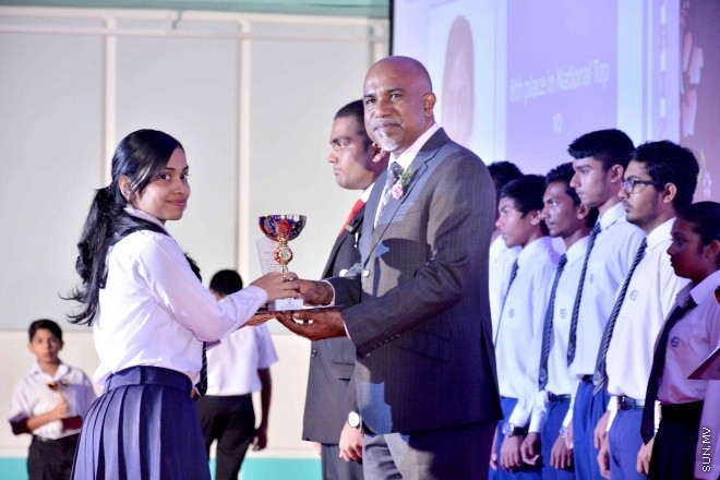 ސެޕްޓެމްބަރ 30، 2015: އިސްކަންދަރު ސްކޫލުގެ، 2014 ވަނަ އަހަރުގެ އަހަރީ އިނާމު ދިނުމުގެ ޖަލްސާގެ ތެރެއިން -- ސަންފޮޓޯ/ އަލީ ނަސީރު