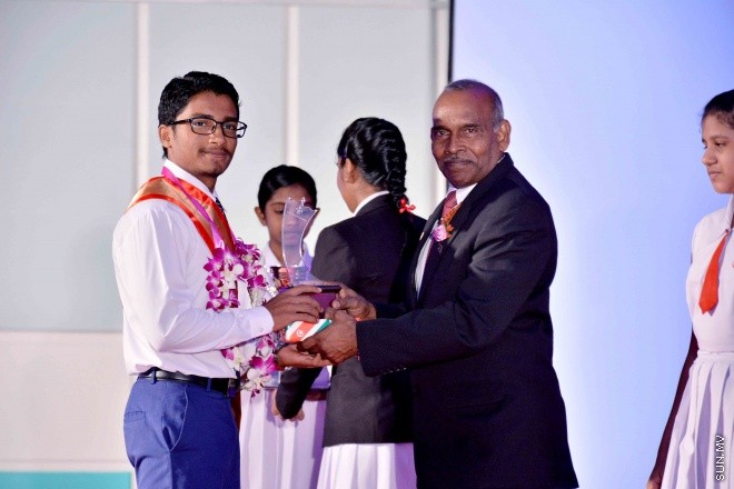 ސެޕްޓެމްބަރ 30، 2015: އިސްކަންދަރު ސްކޫލުގެ، 2014 ވަނަ އަހަރުގެ އަހަރީ އިނާމު ދިނުމުގެ ޖަލްސާގެ ތެރެއިން -- ސަންފޮޓޯ/ އަލީ ނަސީރު