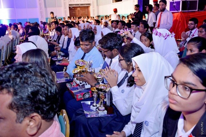 ސެޕްޓެމްބަރ 30، 2015: އިސްކަންދަރު ސްކޫލުގެ، 2014 ވަނަ އަހަރުގެ އަހަރީ އިނާމު ދިނުމުގެ ޖަލްސާގެ ތެރެއިން -- ސަންފޮޓޯ/ އަލީ ނަސީރު