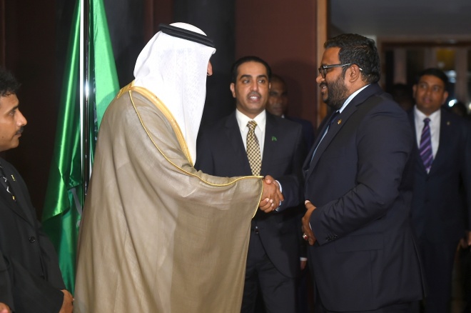 އޮކްޓޯބަރ 2، 2015: ސަޢުދީ ޢަރަބިއްޔާގެ 85 ވަނަ ގައުމީ ދުވަސް ފާހަގަ ކުރުމަށް ޕެރަޑައިސް އައިލެންޑް ރިޒޯޓްގައި ބޭއްވި ހަފްލާގެ ތެރެއިން -- ފޮޓޯ/ރައީސް އޮފީސް