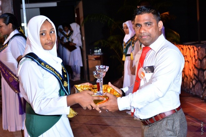 އޮކްޓޯބަރު 5، 2015: ތާޖުއްދީން ސްކޫލް ގައި ބޭއްވި އިނާމު ދިނުމުގެ ރަސްމިއްޔާތުގެ ތެރެއިން --- ސަން ފޮޓޯ/ ޔޫސުފް ސޮފްވާން 