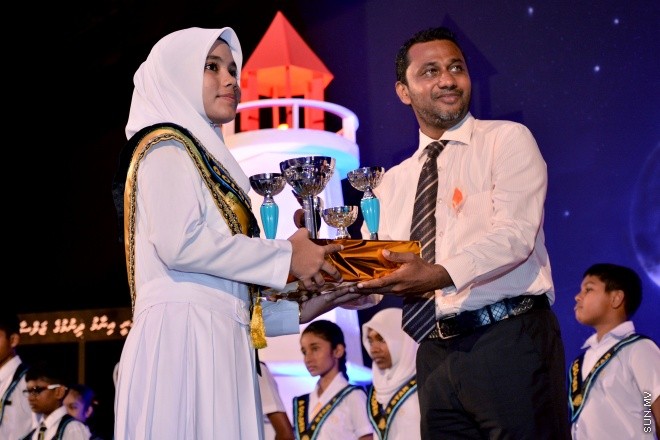 އޮކްޓޯބަރު 5، 2015: ތާޖުއްދީން ސްކޫލް ގައި ބޭއްވި އިނާމު ދިނުމުގެ ރަސްމިއްޔާތުގެ ތެރެއިން --- ސަން ފޮޓޯ/ ޔޫސުފް ސޮފްވާން 