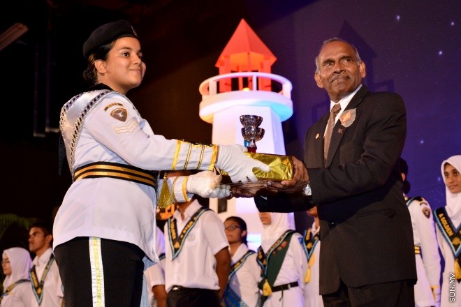 އޮކްޓޯބަރު 5، 2015: ތާޖުއްދީން ސްކޫލް ގައި ބޭއްވި އިނާމު ދިނުމުގެ ރަސްމިއްޔާތުގެ ތެރެއިން --- ސަން ފޮޓޯ/ ޔޫސުފް ސޮފްވާން 