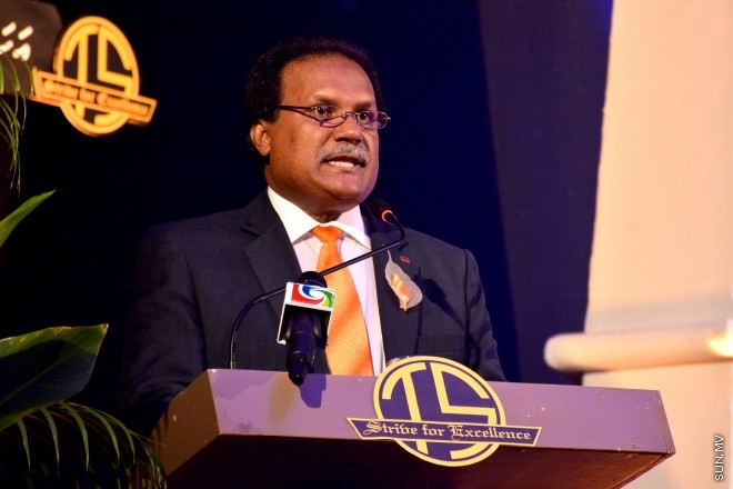 އޮކްޓޯބަރު 5، 2015: ތާޖުއްދީން ސްކޫލް ގައި ބޭއްވި އިނާމު ދިނުމުގެ ރަސްމިއްޔާތުގެ ތެރެއިން --- ސަން ފޮޓޯ/ ޔޫސުފް ސޮފްވާން 