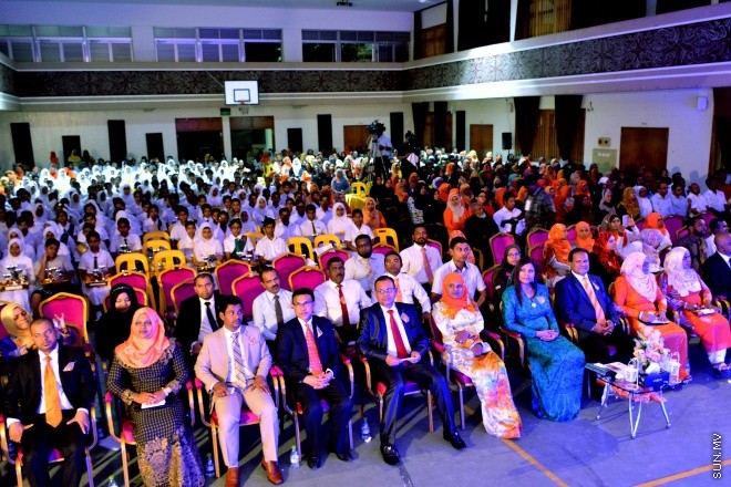 އޮކްޓޯބަރު 5، 2015: ތާޖުއްދީން ސްކޫލް ގައި ބޭއްވި އިނާމު ދިނުމުގެ ރަސްމިއްޔާތުގެ ތެރެއިން --- ސަން ފޮޓޯ/ ޔޫސުފް ސޮފްވާން 