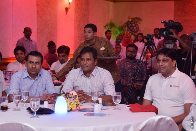 އޮކްޓޯބަރ 15، 2015: އުރީދޫއިން ފޭސްބުކާ ގުޅިގެން "ފްރީ ބޭސިކްސް" ޚިދުމަތް ތައާރަފްކުރުމަށް އެޗްއައިއެޗް ހޮޓެލްގައި ބޭއްވި ހަފްލާގެ ތެރެއިން -- ސަން ފޮޓޯ/ފަޔާޒު މޫސާ