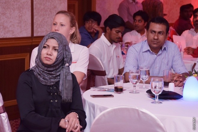 އޮކްޓޯބަރ 15، 2015: އުރީދޫއިން ފޭސްބުކާ ގުޅިގެން "ފްރީ ބޭސިކްސް" ޚިދުމަތް ތައާރަފްކުރުމަށް އެޗްއައިއެޗް ހޮޓެލްގައި ބޭއްވި ހަފްލާގެ ތެރެއިން -- ސަން ފޮޓޯ/ފަޔާޒު މޫސާ