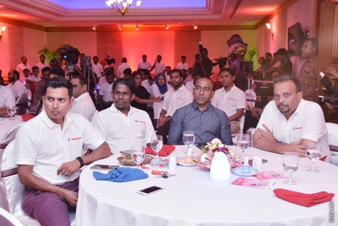 އޮކްޓޯބަރ 15، 2015: އުރީދޫއިން ފޭސްބުކާ ގުޅިގެން "ފްރީ ބޭސިކްސް" ޚިދުމަތް ތައާރަފްކުރުމަށް އެޗްއައިއެޗް ހޮޓެލްގައި ބޭއްވި ހަފްލާގެ ތެރެއިން -- ސަން ފޮޓޯ/ފަޔާޒު މޫސާ