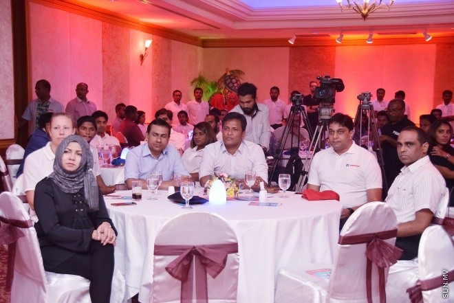 އޮކްޓޯބަރ 15، 2015: އުރީދޫއިން ފޭސްބުކާ ގުޅިގެން "ފްރީ ބޭސިކްސް" ޚިދުމަތް ތައާރަފްކުރުމަށް އެޗްއައިއެޗް ހޮޓެލްގައި ބޭއްވި ހަފްލާގެ ތެރެއިން -- ސަން ފޮޓޯ/ފަޔާޒު މޫސާ