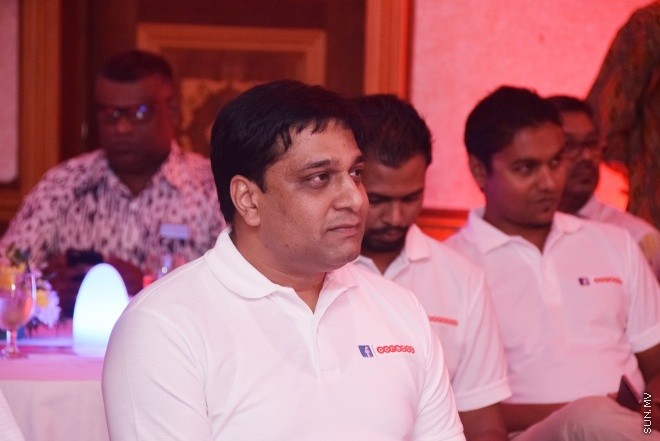 އޮކްޓޯބަރ 15، 2015: އުރީދޫއިން ފޭސްބުކާ ގުޅިގެން "ފްރީ ބޭސިކްސް" ޚިދުމަތް ތައާރަފްކުރުމަށް އެޗްއައިއެޗް ހޮޓެލްގައި ބޭއްވި ހަފްލާގެ ތެރެއިން -- ސަން ފޮޓޯ/ފަޔާޒު މޫސާ