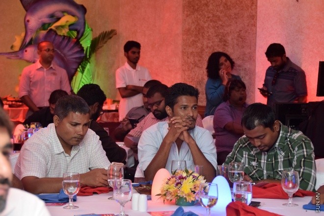 އޮކްޓޯބަރ 15، 2015: އުރީދޫއިން ފޭސްބުކާ ގުޅިގެން "ފްރީ ބޭސިކްސް" ޚިދުމަތް ތައާރަފްކުރުމަށް އެޗްއައިއެޗް ހޮޓެލްގައި ބޭއްވި ހަފްލާގެ ތެރެއިން -- ސަން ފޮޓޯ/ފަޔާޒު މޫސާ