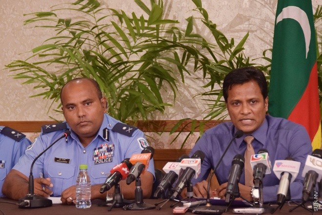އޮކްޓޯބަރ 20، 2015، ފިނިފެންމާ ލޯންޗުގައި އެއްޗެއް ގޮއްވާލި ހާދިސާ ތަހުގީގު ކުރުމަށް އުފެއްދި ނެޝަނަލް އިނކުއަރީ ކޮމިޝަނުން ނޫސްވެރިންނަށް މައުލޫމާތު ދިނުމަށް ބޭއްވި ބައްދަލު ވުމުގެ ތެރެއިން -- ސަންފޮޓޯ/ ފަޔާޒު މޫސާ