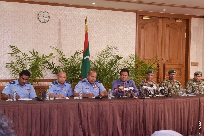 އޮކްޓޯބަރ 20، 2015، ފިނިފެންމާ ލޯންޗުގައި އެއްޗެއް ގޮއްވާލި ހާދިސާ ތަހުގީގު ކުރުމަށް އުފެއްދި ނެޝަނަލް އިނކުއަރީ ކޮމިޝަނުން ނޫސްވެރިންނަށް މައުލޫމާތު ދިނުމަށް ބޭއްވި ބައްދަލު ވުމުގެ ތެރެއިން -- ސަންފޮޓޯ/ ފަޔާޒު މޫސާ