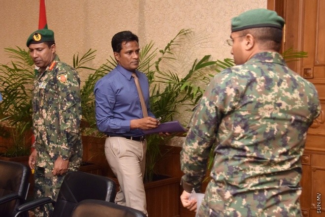 އޮކްޓޯބަރ 20، 2015، ފިނިފެންމާ ލޯންޗުގައި އެއްޗެއް ގޮއްވާލި ހާދިސާ ތަހުގީގު ކުރުމަށް އުފެއްދި ނެޝަނަލް އިނކުއަރީ ކޮމިޝަނުން ނޫސްވެރިންނަށް މައުލޫމާތު ދިނުމަށް ބޭއްވި ބައްދަލު ވުމުގެ ތެރެއިން -- ސަންފޮޓޯ/ ފަޔާޒު މޫސާ