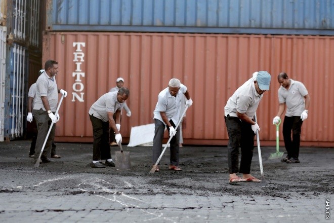 އޮކްޓޯބަރ، 30، 2015: އެމްޕީއެލް އިން މާލޭ ކޮމާޝަލް ހާބަރު ސާފުކުރުމަށް ކުރިޔަށް ގެންދިޔަ ޕްރޮގްރާމުގެ ތެރެއިން -- ސަންފޮޓޯ/ އަލީ ނަސީރު
