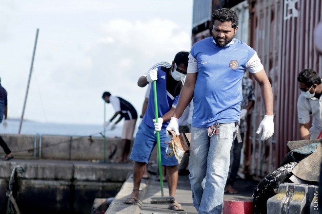އޮކްޓޯބަރ، 30، 2015: އެމްޕީއެލް އިން މާލޭ ކޮމާޝަލް ހާބަރު ސާފުކުރުމަށް ކުރިޔަށް ގެންދިޔަ ޕްރޮގްރާމުގެ ތެރެއިން -- ސަންފޮޓޯ/ އަލީ ނަސީރު