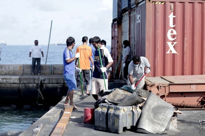އޮކްޓޯބަރ، 30، 2015: އެމްޕީއެލް އިން މާލޭ ކޮމާޝަލް ހާބަރު ސާފުކުރުމަށް ކުރިޔަށް ގެންދިޔަ ޕްރޮގްރާމުގެ ތެރެއިން -- ސަންފޮޓޯ/ އަލީ ނަސީރު
