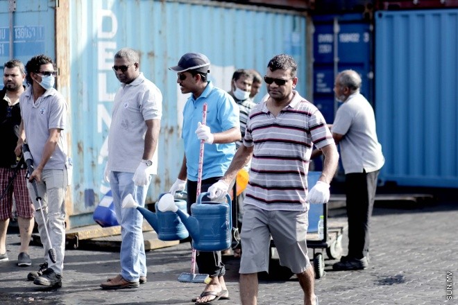 އޮކްޓޯބަރ، 30، 2015: އެމްޕީއެލް އިން މާލޭ ކޮމާޝަލް ހާބަރު ސާފުކުރުމަށް ކުރިޔަށް ގެންދިޔަ ޕްރޮގްރާމުގެ ތެރެއިން -- ސަންފޮޓޯ/ އަލީ ނަސީރު