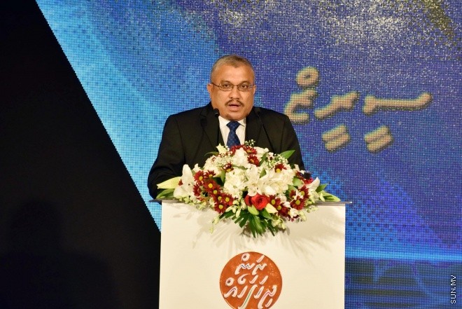 ނުވެމްބަރ 1، 2015: ނަލަ ރީތި އާ ނޫޓު ރަންދިހަފަހެއް ތައާރަފްކުރުމަށް ދަރުބާރުގޭގައި ބޭއްވި ހާއްސަ ރަސްމިއްޔާތުގެ ތެރެއިން -- ސަން ފޮޓޯ/ ފަޔާޒު މޫސާ