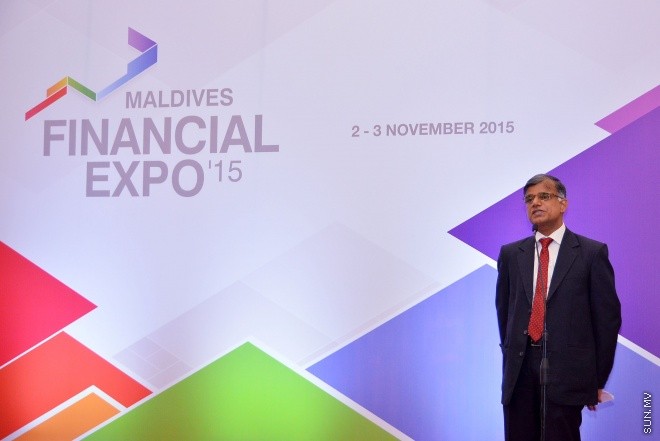 ނުވެމްބަރު 3، 2015: ސްޓޭޓް ބެންކް އޮފް އިންޑިއާއިން ޓުރެވަލް ކޭޝް ކާޑެއް ތައާރަފް ކުރުމަށް ދަރުބާރުގޭގައި ބޭއްވި ހަފްލާގެ ތެރެއިން -- ސަން ފޮޓޯ/ފަޔާޒު މޫސާ