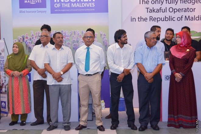 ނުވެމްބަރު 3، 2015: ސްޓޭޓް ބެންކް އޮފް އިންޑިއާއިން ޓުރެވަލް ކޭޝް ކާޑެއް ތައާރަފް ކުރުމަށް ދަރުބާރުގޭގައި ބޭއްވި ހަފްލާގެ ތެރެއިން -- ސަން ފޮޓޯ/ފަޔާޒު މޫސާ