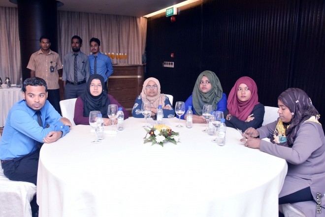 ނުވެމްބަރ 9، 2015: 1500 ފުލެޓް އުޅުމުގެ އެއްބަސް ވުމުގައި ޗައިނާ ކުންފުންޏަކާއެކު ސޮއިކުރުމަށް ހޮޓެލް ޖެންގައި ބޭއްވި ރަސްމިއްޔާތުގެ ތެރެއިން -- ސަން ފޮޓޯ/ފަޔާޒު މޫސާ