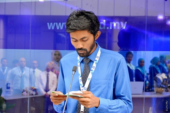 ނޮވެންބަރު 15، 2015: އެލައިޑުން އަލަށް އެކުންފުނީގެ ކަސްޓަމަރ ސާވިސް އޮފީހެއް ހުޅުވުމަށް ބޭއްވި ރަސްމިއްޔާތުގެ ތެރެއިން -- ސަންފޮޓޯ/ އަލީ ނަސީރު