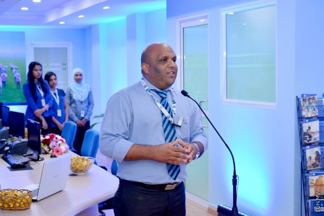 ނޮވެންބަރު 15، 2015: އެލައިޑުން އަލަށް އެކުންފުނީގެ ކަސްޓަމަރ ސާވިސް އޮފީހެއް ހުޅުވުމަށް ބޭއްވި ރަސްމިއްޔާތުގެ ތެރެއިން -- ސަންފޮޓޯ/ އަލީ ނަސީރު
