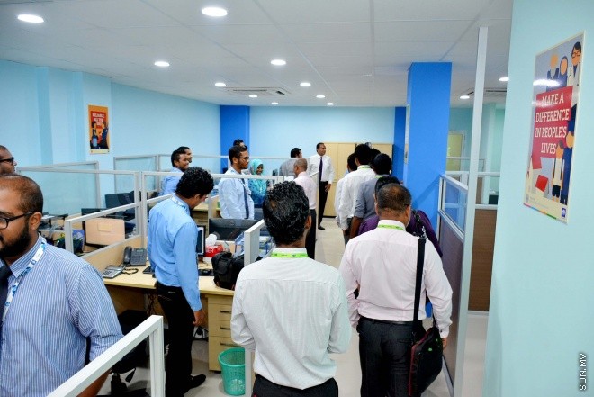 ނޮވެންބަރު 15، 2015: އެލައިޑުން އަލަށް އެކުންފުނީގެ ކަސްޓަމަރ ސާވިސް އޮފީހެއް ހުޅުވުމަށް ބޭއްވި ރަސްމިއްޔާތުގެ ތެރެއިން -- ސަންފޮޓޯ/ އަލީ ނަސީރު