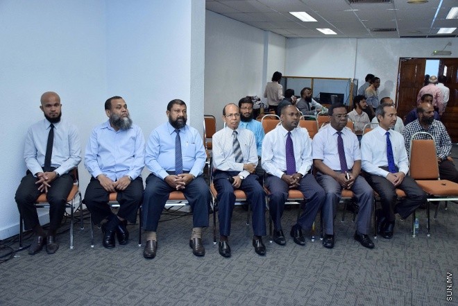 ނޮވެމްބަރު 19، 2015: ދެވަނަ އިލްމުވެރިންގެ މަހާސިންތާ އިފްތިތާހު ކުރުމަށް ބޭއްވި ރަސްމިއްޔާތުގެ ތެރެއިން -- ސަންފޮޓޯ/ އަލީ ނަސީރު
