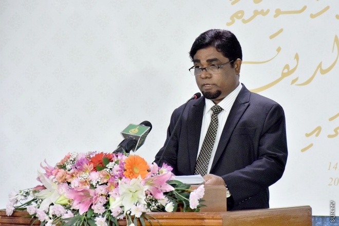 ނޮވެމްބަރު 19، 2015: ދެވަނަ އިލްމުވެރިންގެ މަހާސިންތާ އިފްތިތާހު ކުރުމަށް ބޭއްވި ރަސްމިއްޔާތުގެ ތެރެއިން -- ސަންފޮޓޯ/ އަލީ ނަސީރު