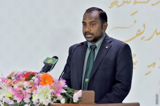 ނޮވެމްބަރު 19، 2015: ދެވަނަ އިލްމުވެރިންގެ މަހާސިންތާ އިފްތިތާހު ކުރުމަށް ބޭއްވި ރަސްމިއްޔާތުގެ ތެރެއިން -- ސަންފޮޓޯ/ އަލީ ނަސީރު
