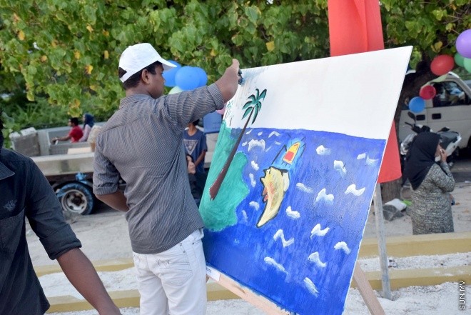 ނޮވެމްބަރު 20، 2015: މިނިވަން 50 އާ ގުޅުވައިގެން ފިޝަރީޒް މިނިސްޓްރީއިން މަސްވެރިންގެ ދުވަސް އަދި ދަނޑުވެރިންގެ ދުވަސް ފާހަގަ ކުރުމަށް ބޭއްވި ކުރެހުމުގެ މުބާރާތުގެ ތެރެއިން -- ސަންފޮޓޯ/ އަލީ ނަސީރު