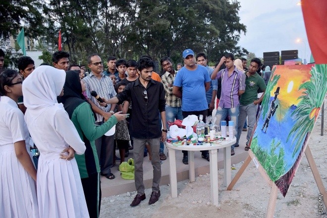 ނޮވެމްބަރު 20، 2015: މިނިވަން 50 އާ ގުޅުވައިގެން ފިޝަރީޒް މިނިސްޓްރީއިން މަސްވެރިންގެ ދުވަސް އަދި ދަނޑުވެރިންގެ ދުވަސް ފާހަގަ ކުރުމަށް ބޭއްވި ކުރެހުމުގެ މުބާރާތުގެ ތެރެއިން -- ސަންފޮޓޯ/ އަލީ ނަސީރު