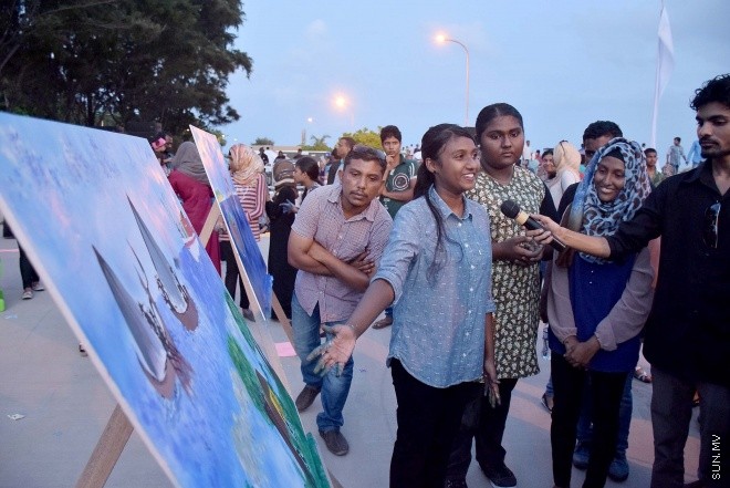 ނޮވެމްބަރު 20، 2015: މިނިވަން 50 އާ ގުޅުވައިގެން ފިޝަރީޒް މިނިސްޓްރީއިން މަސްވެރިންގެ ދުވަސް އަދި ދަނޑުވެރިންގެ ދުވަސް ފާހަގަ ކުރުމަށް ބޭއްވި ކުރެހުމުގެ މުބާރާތުގެ ތެރެއިން -- ސަންފޮޓޯ/ އަލީ ނަސީރު